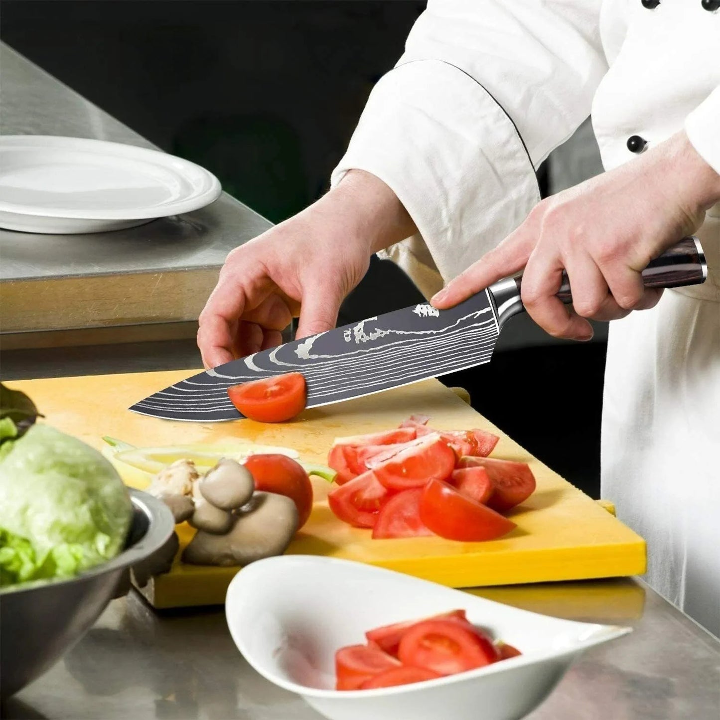 couteau de cuisine de chef en usage