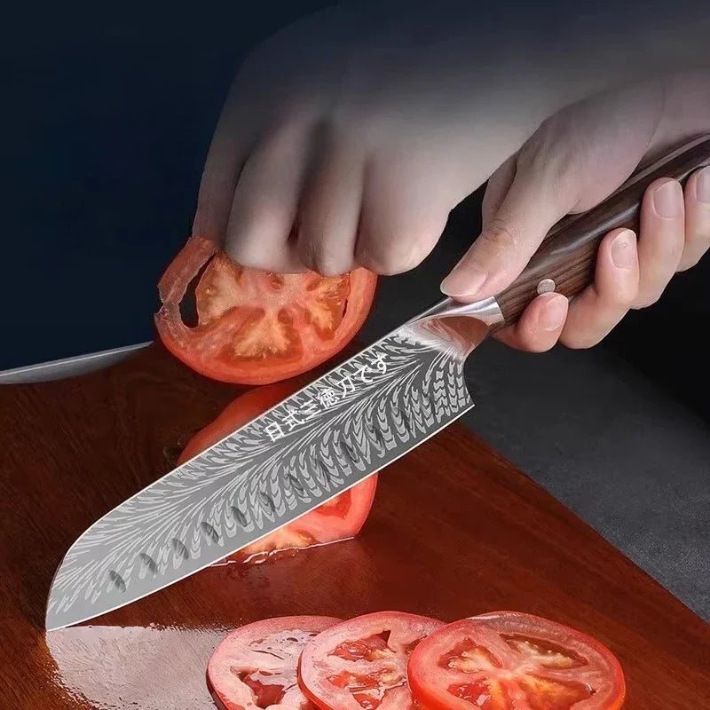 couteau de cuisine tranche des tomates