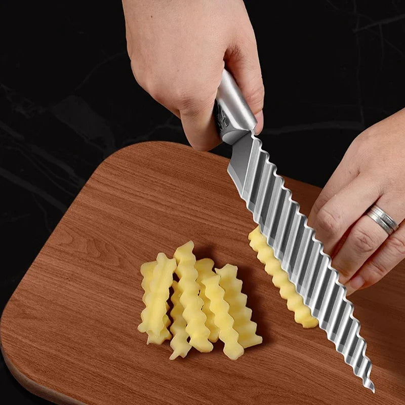 couteau lame ondulée frite