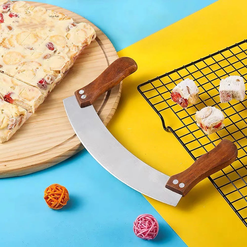 couteau à pizza pivotant sur fond jaune