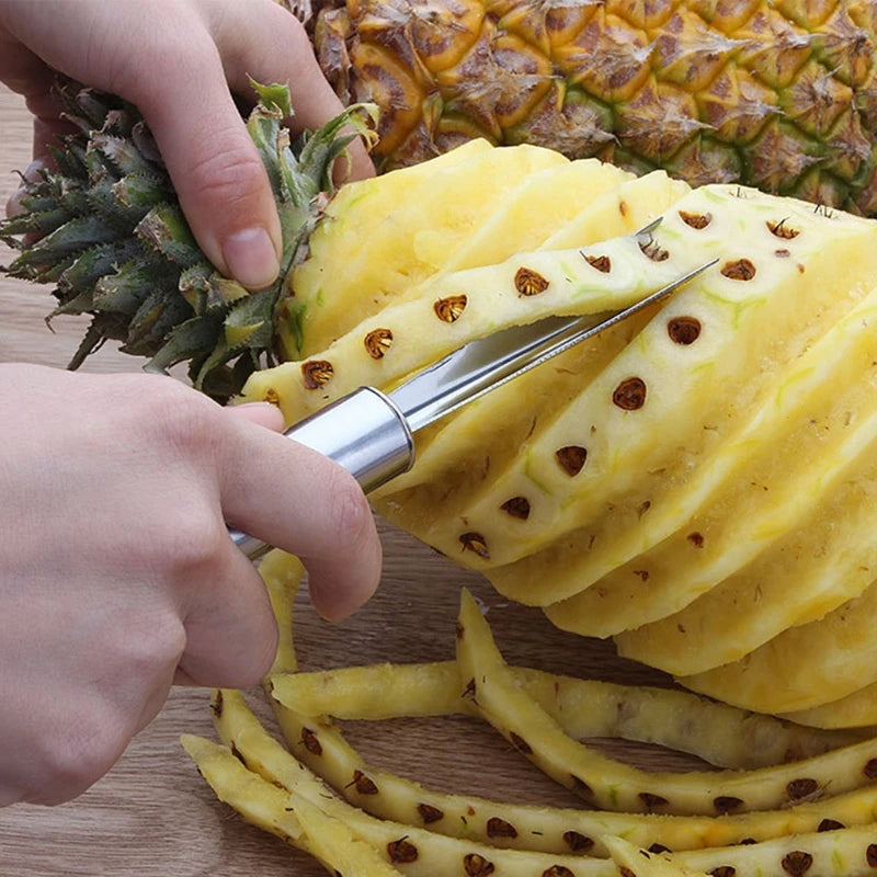 éplucheur d'ananas en action