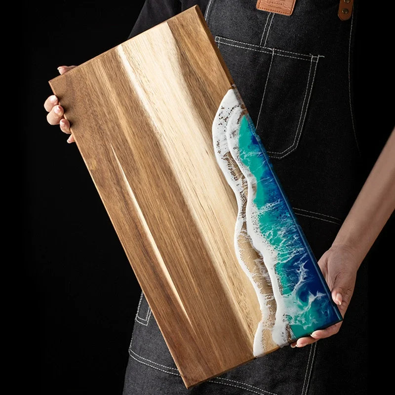 planche à découper en époxy dans main