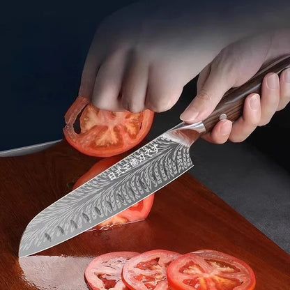 couteau de cuisine tranche des tomates