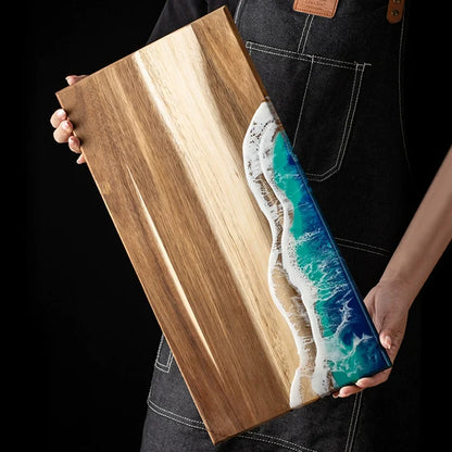 planche à découper en époxy dans main